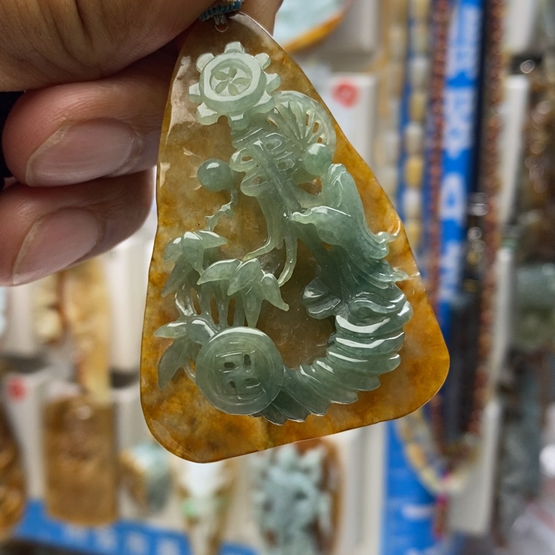 翡翠未镶嵌颈饰悟道