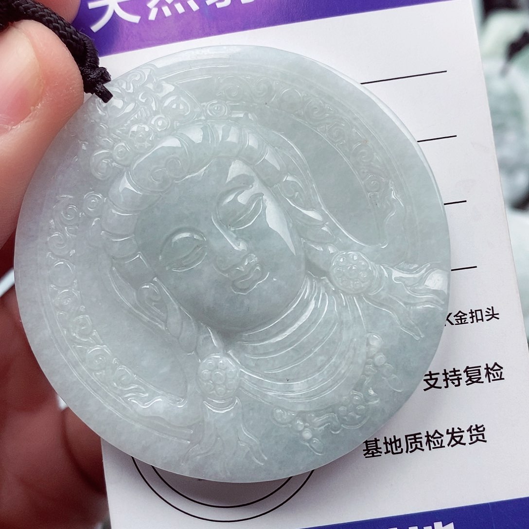 翡翠挂件未镶嵌翡翠