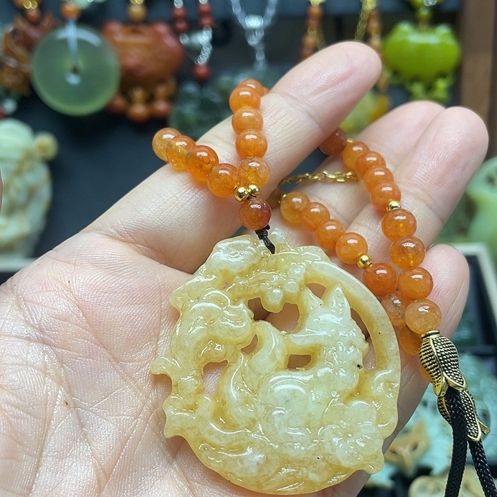 未镶嵌蛇纹石玉颈饰