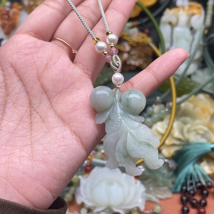 蛇纹石玉吊坠合金