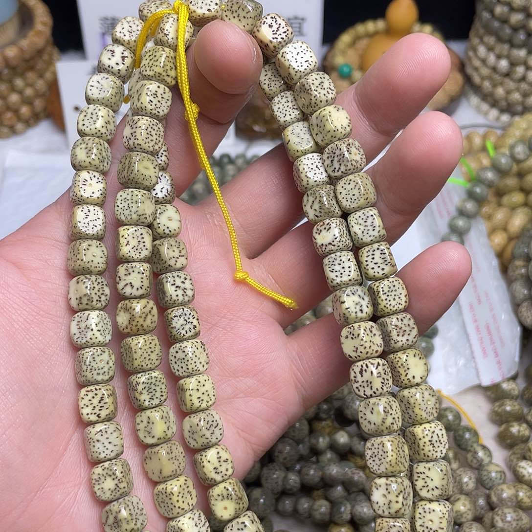 闫***）星月菩提吊坠10尺寸，六方石玉料