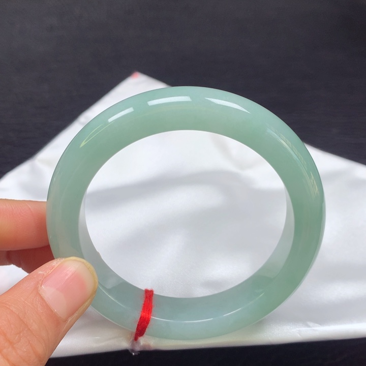 翡翠手镯未镶嵌55圈