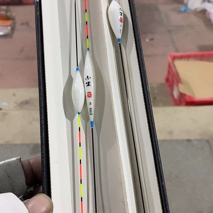 40号鱼漂一盒，，，，，