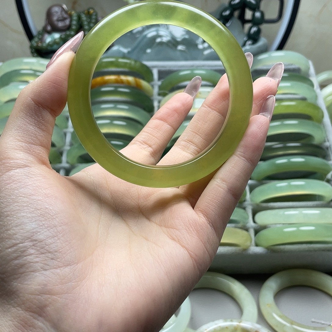 A***y蛇纹石玉未镶嵌手镯