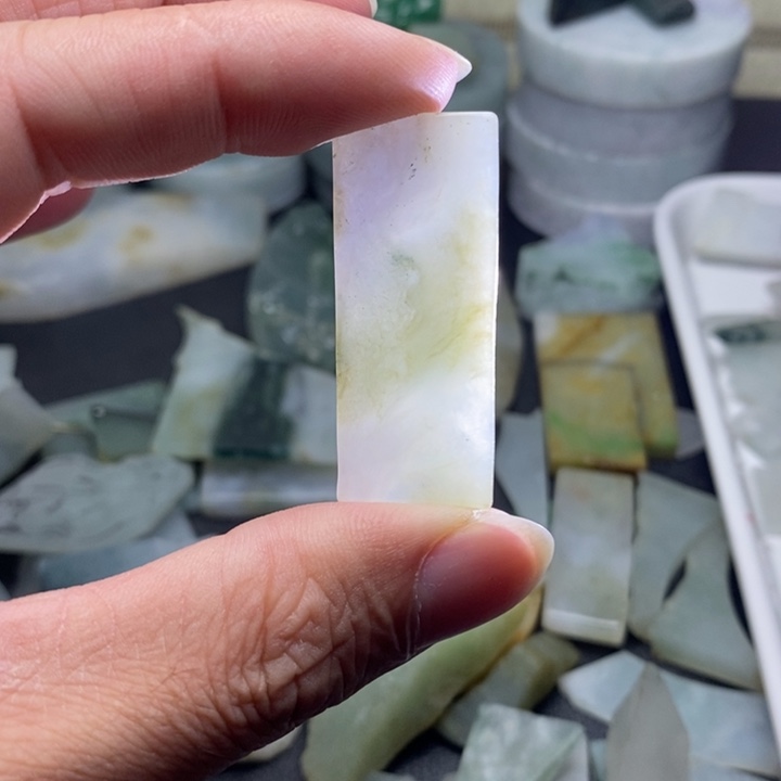 翡翠未镶嵌颈饰翡翠未镶嵌颈饰