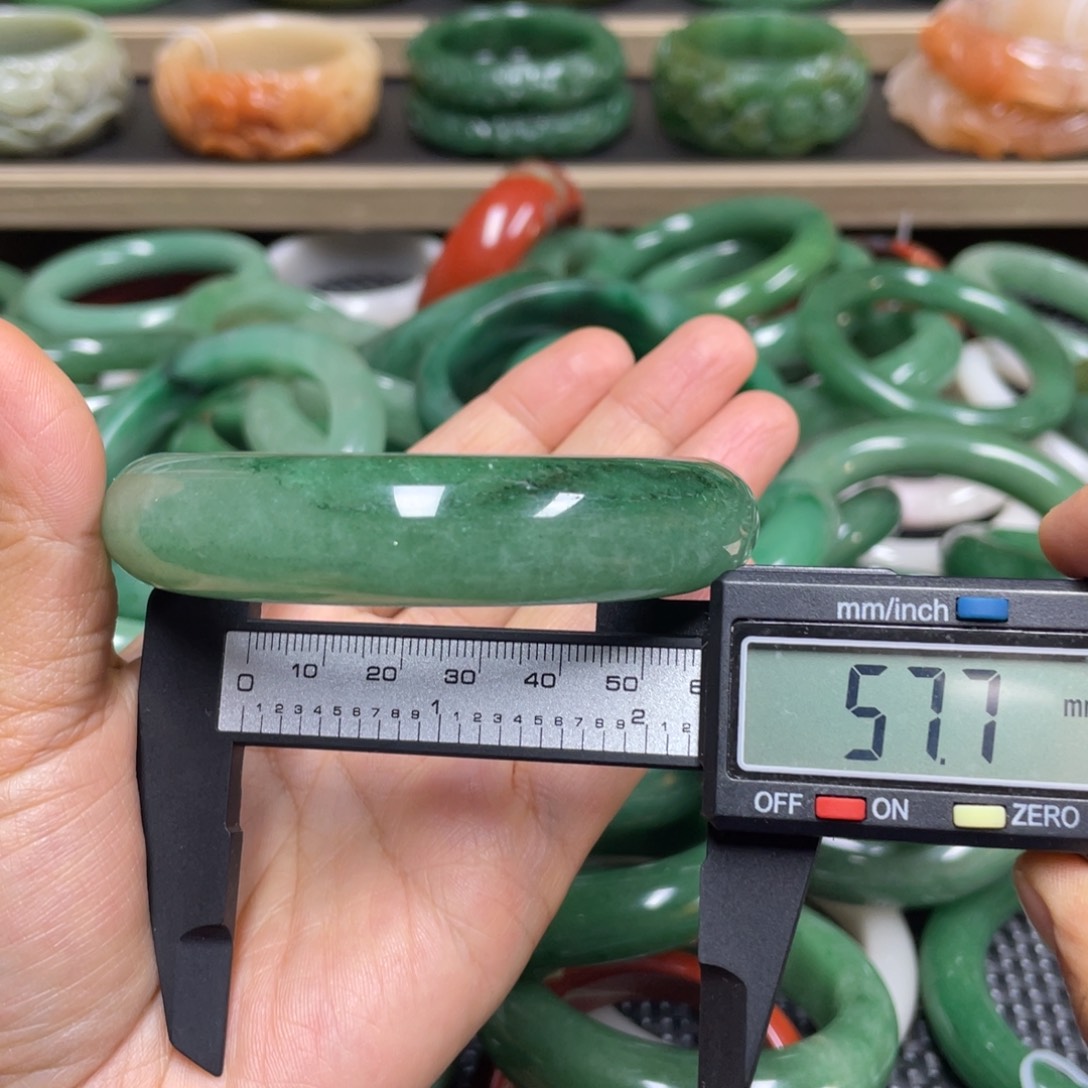 石英质玉未镶嵌手镯