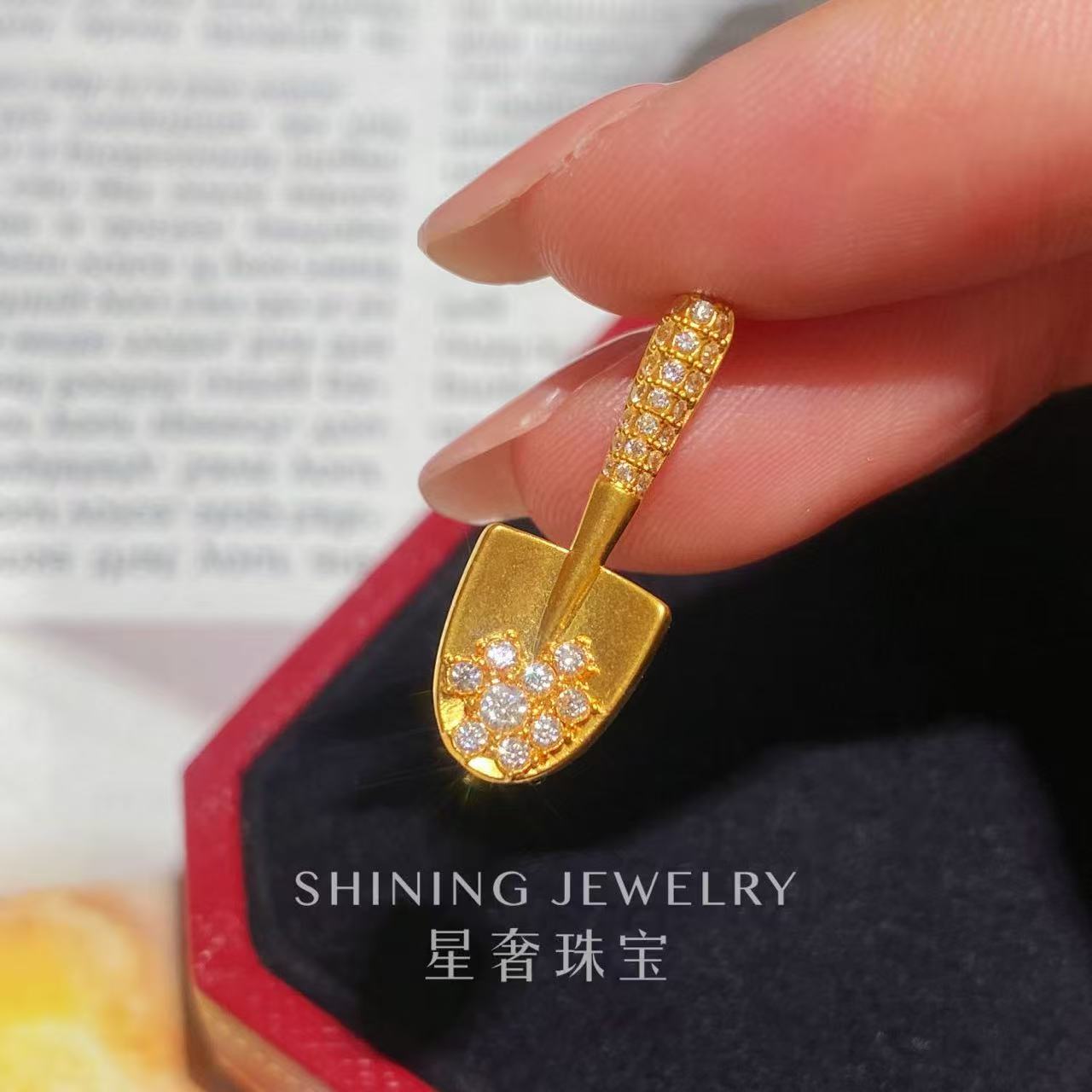 【星奢珠宝】18k金金铲铲吊坠气质轻奢时尚宝宝（不含链）【少量库存】