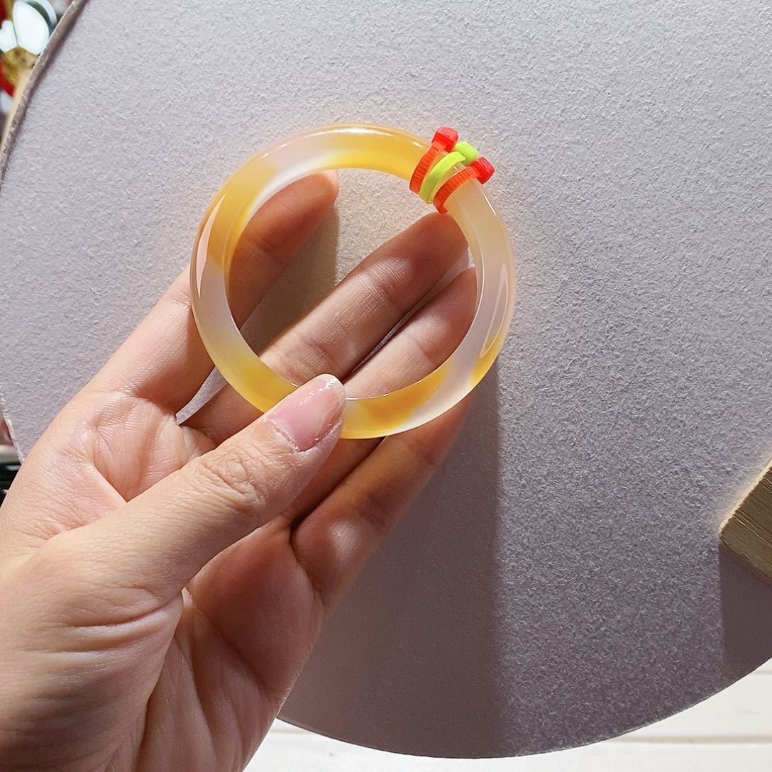 玛瑙/玉髓手镯未镶嵌52.3