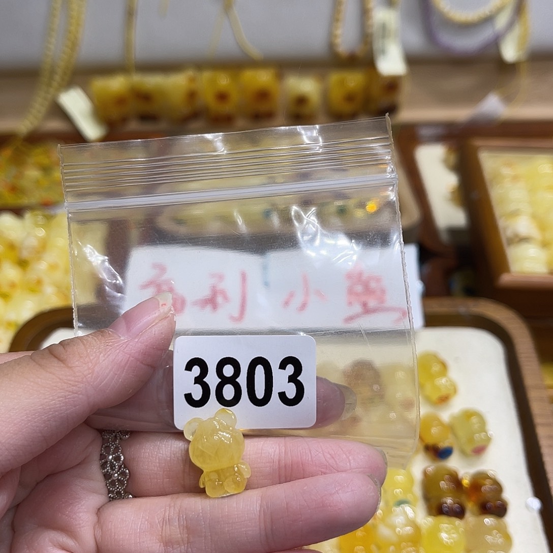 琥珀未镶嵌颈饰蜜蜡