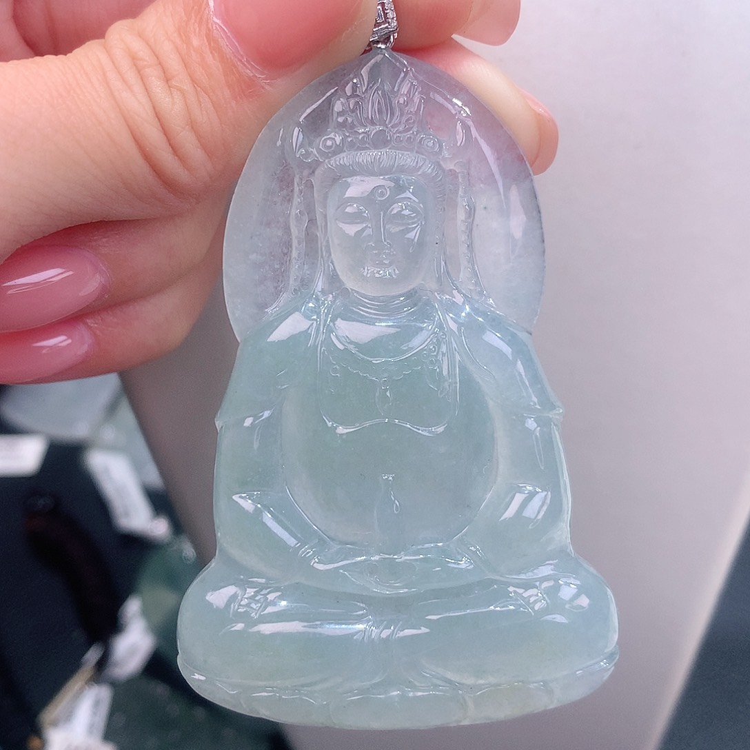 颈饰18K金镶嵌翡翠冰晴底大观音