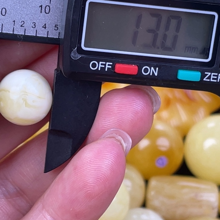 蜜蜡未镶嵌裸石微瑕1373