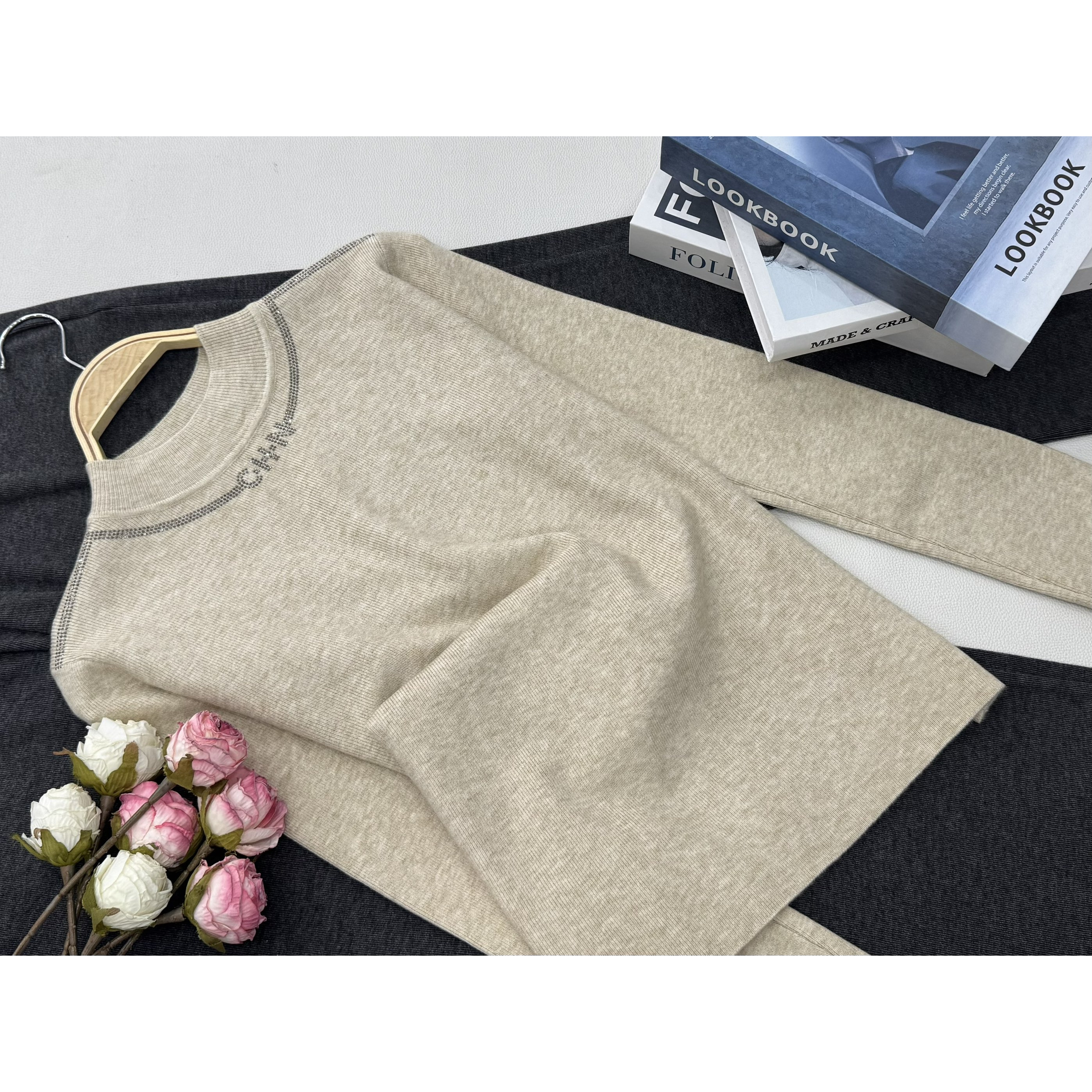 【燕麦色烫钻套头衫】秋冬新款时尚长袖针织上衣QC6090