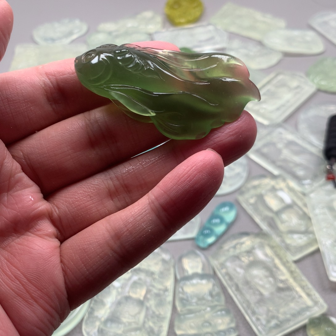 蛇纹石玉颈饰未镶嵌