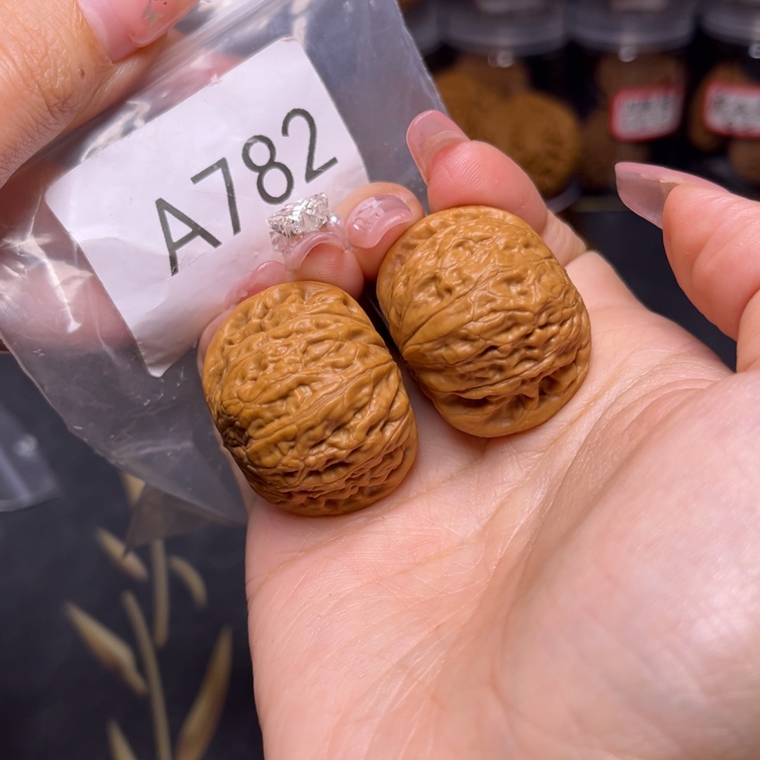 文玩核桃吊坠铁锤36