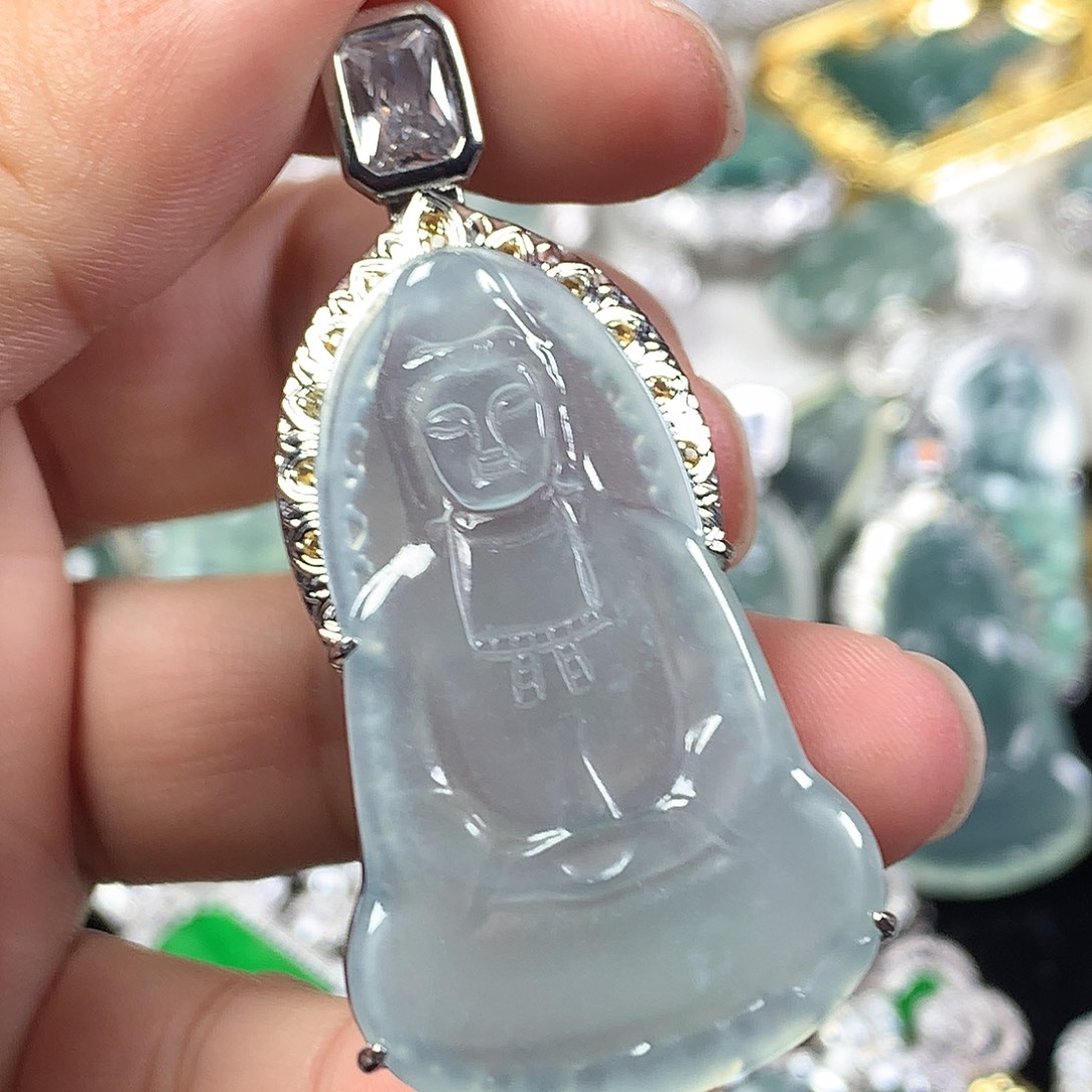 翡翠未镶嵌颈饰素衣