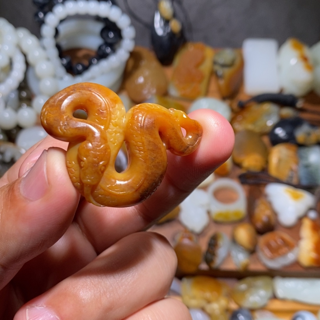 和田玉颈饰未镶嵌奔*哥