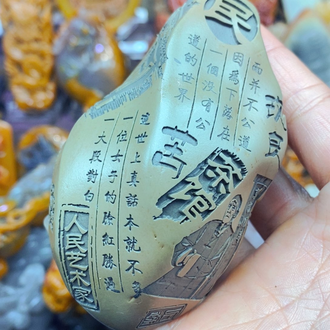 未镶嵌石英质玉（黄龙玉）颈饰