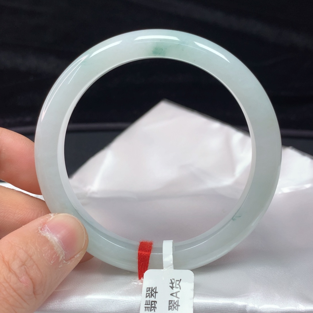 翡翠手镯（圆镯）未镶嵌58.6