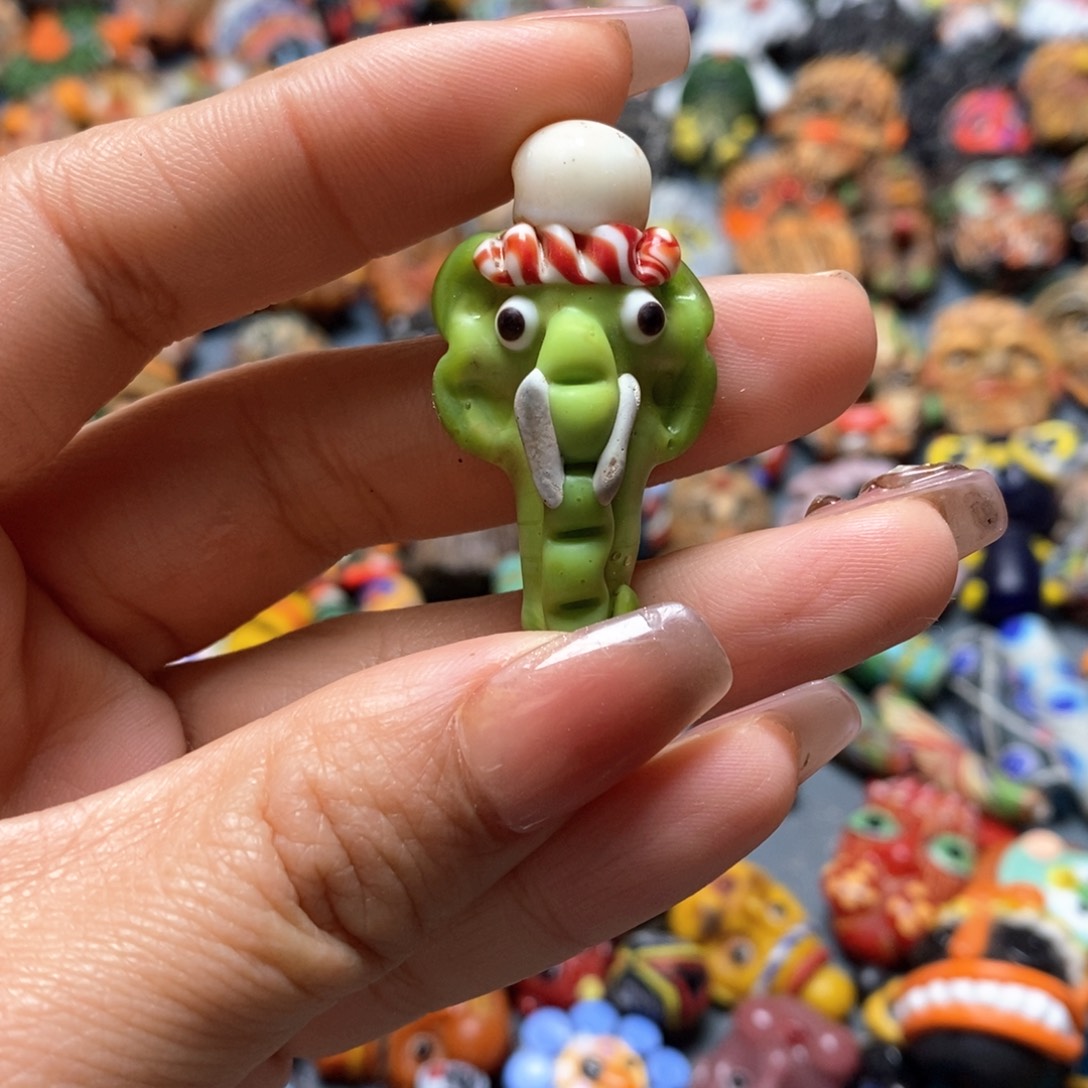 琉璃颈饰印度尼西亚小象