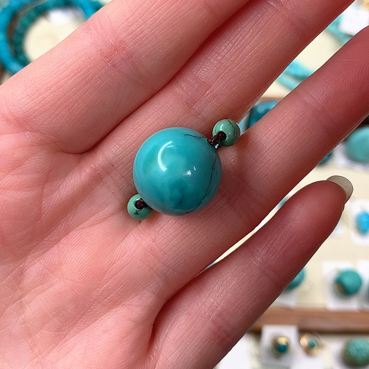 绿松石配饰未镶嵌谭*?