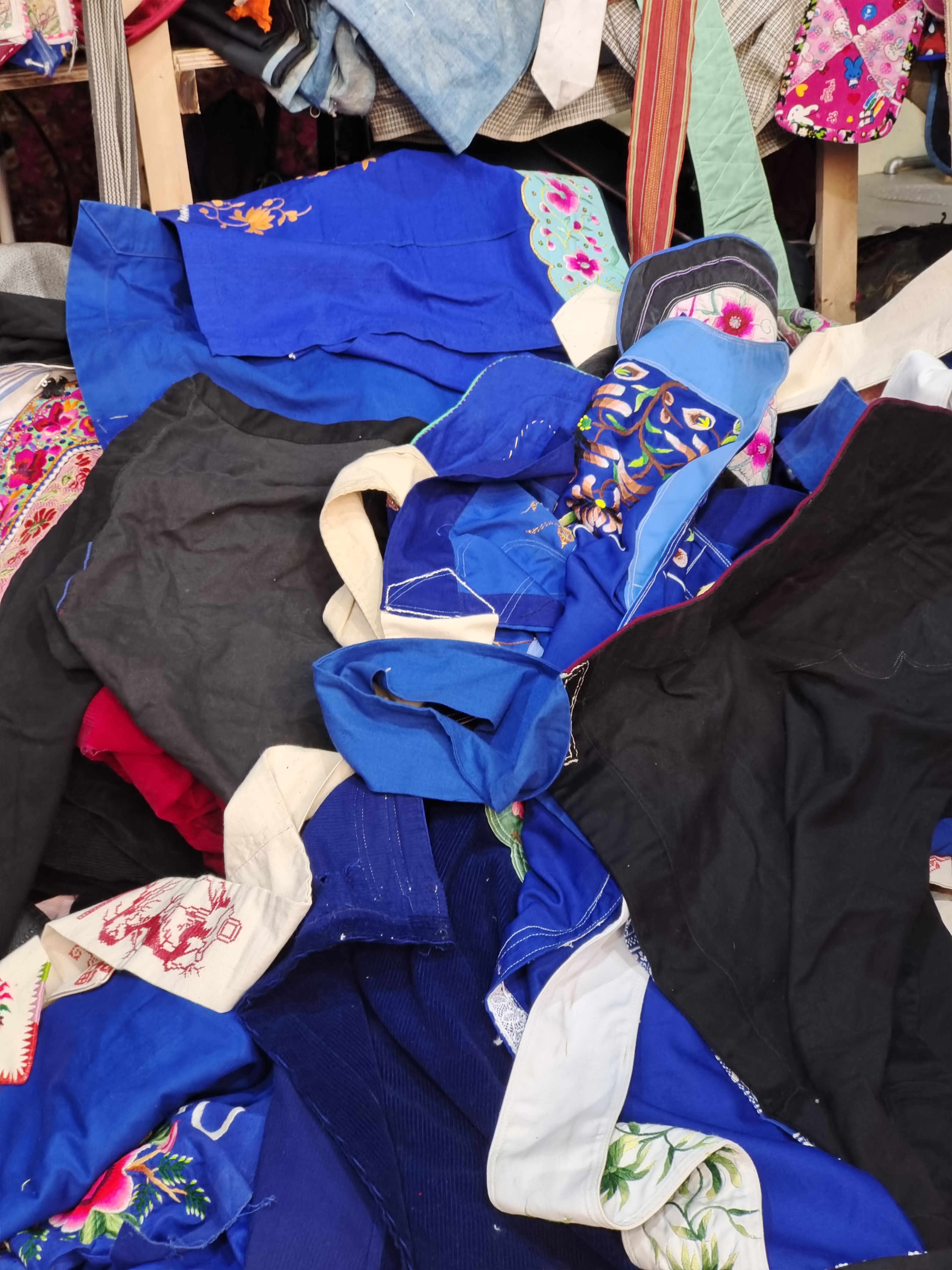 云南手工刺绣围裙（以直播间过款为主）