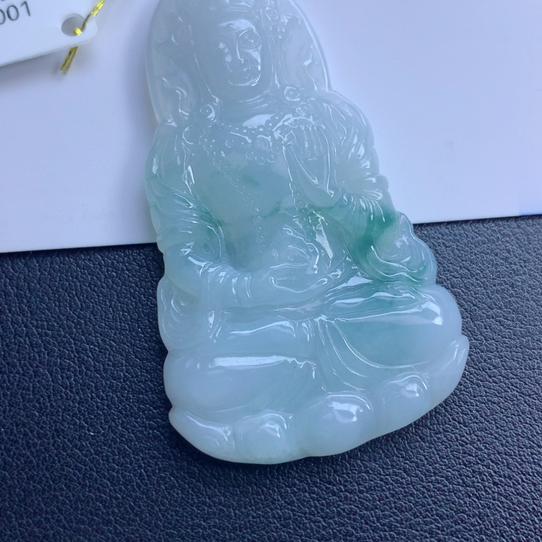 翡翠颈饰未镶嵌度母
