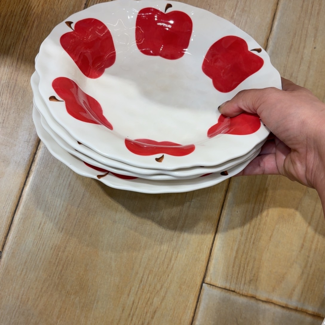 搪瓷四个微瑕，底部有瑕疵