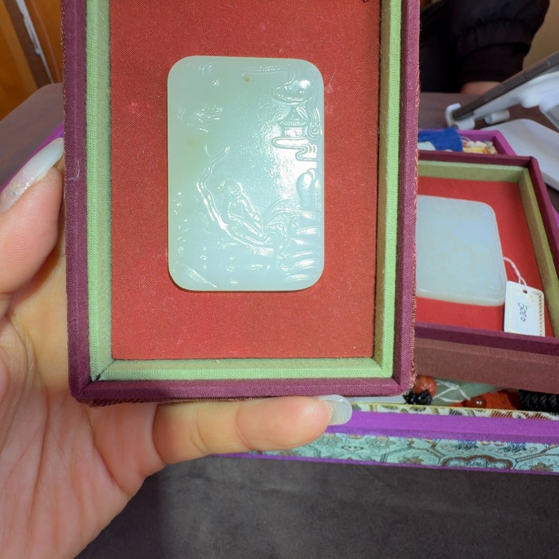 和田玉未镶嵌把件