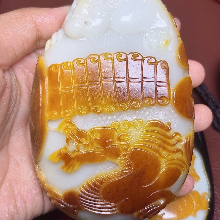 食***神和田玉未镶嵌颈饰