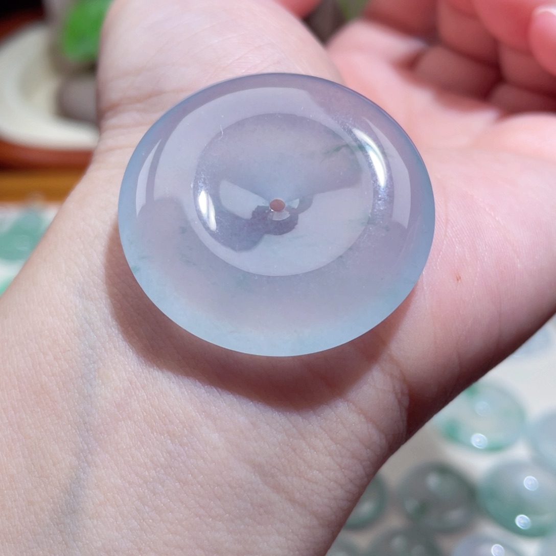 翡翠颈饰未镶嵌平安扣