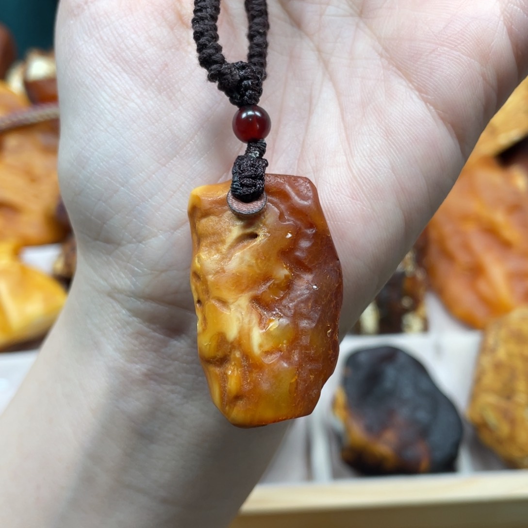 琥珀珠宝奇石未镶嵌