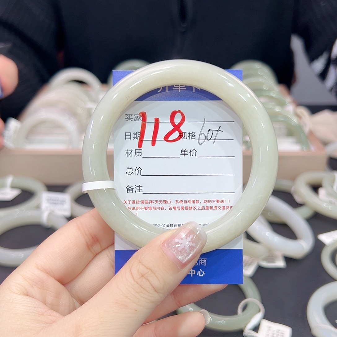 和田玉手镯未镶嵌