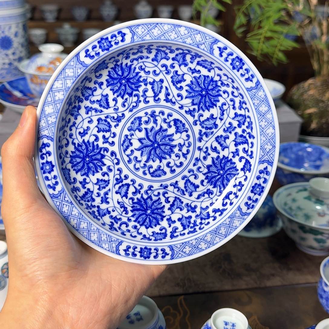 明逸堂青花缠枝莲壶承