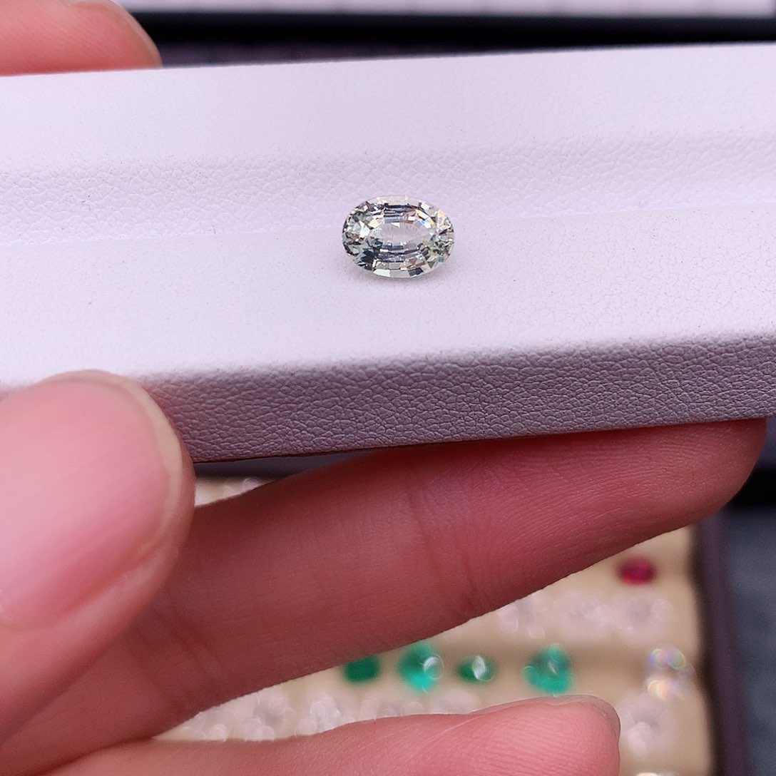 彩色蓝宝石裸石未镶嵌