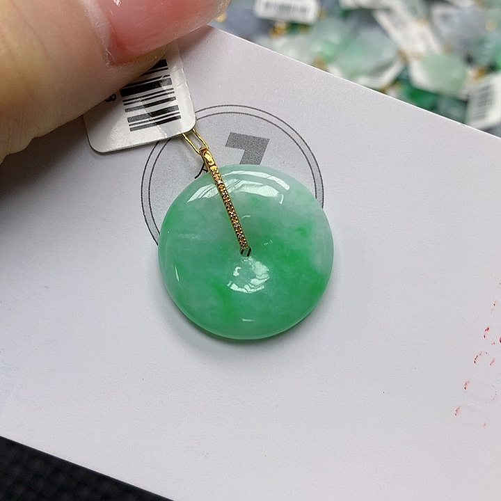 颈饰18K金镶嵌翡翠