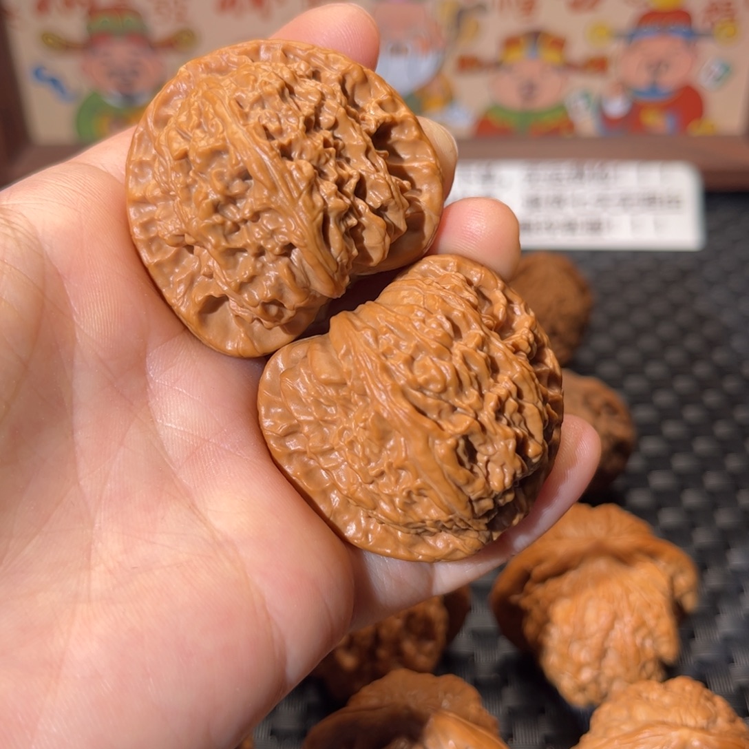核桃文玩白狮子40