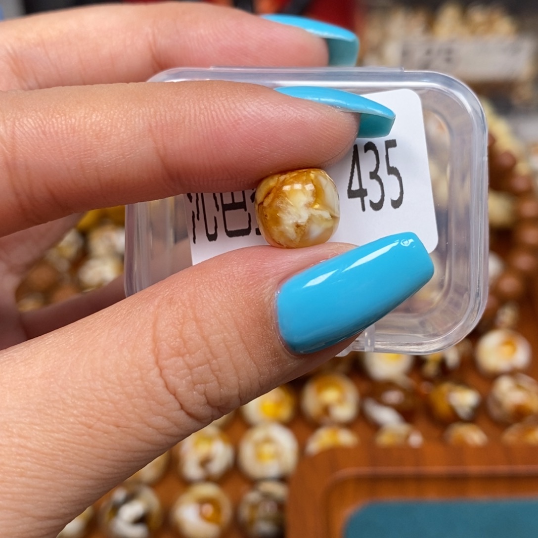 蜜蜡未镶嵌珠宝奇石435