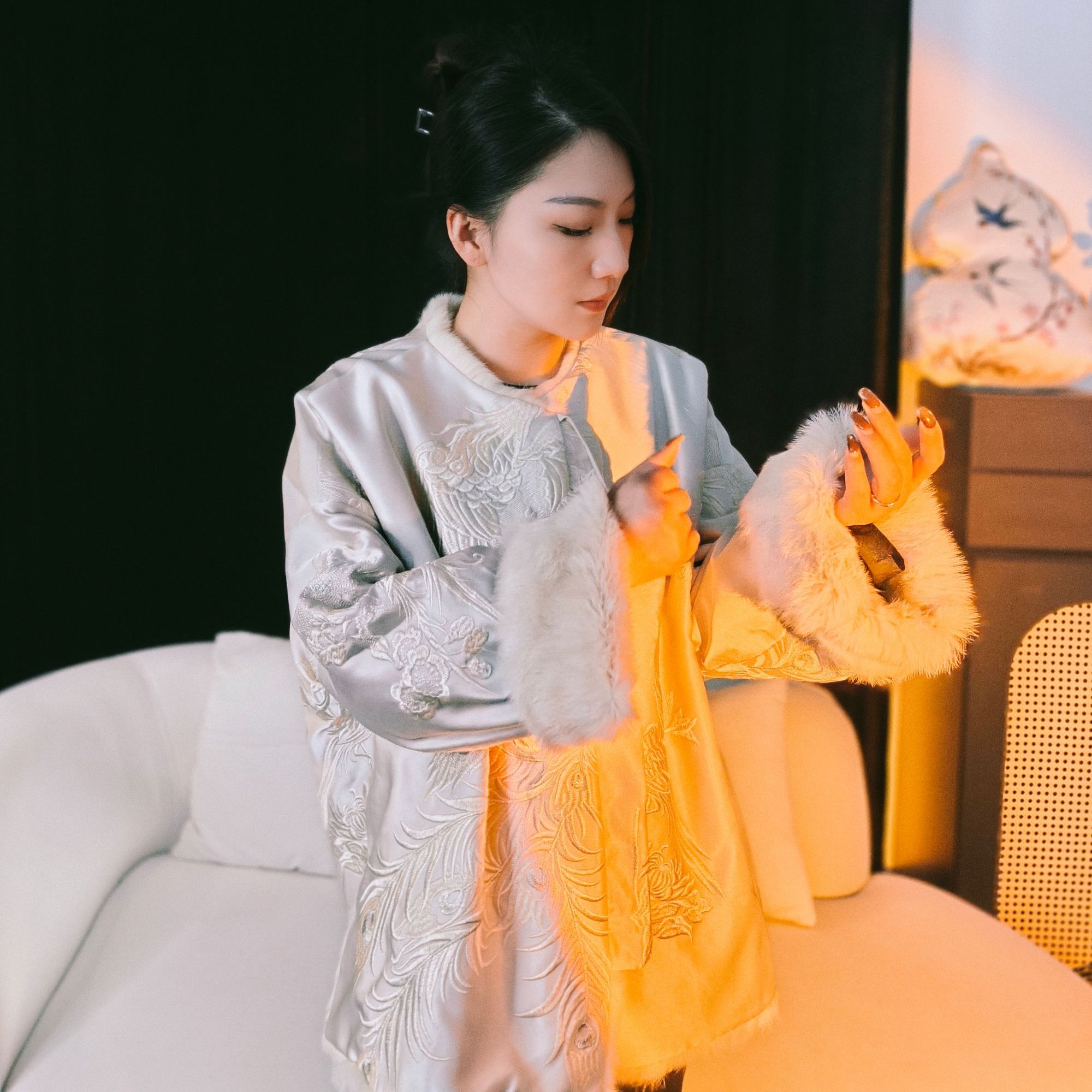 红老板.【凤凰重生】新中式国风圆领轻奢重工刺绣宽松外套ZM1030