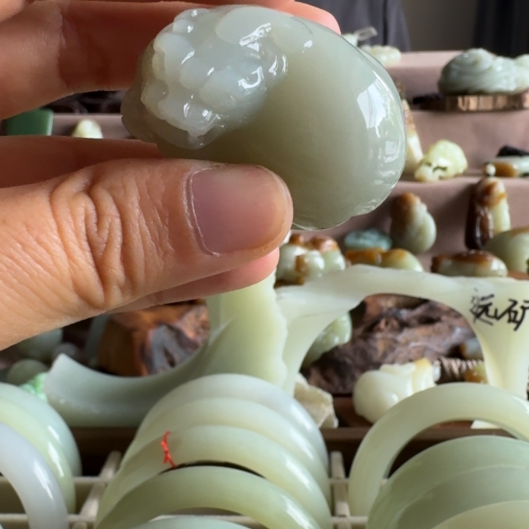 颈饰未镶嵌和田玉（糖玉）