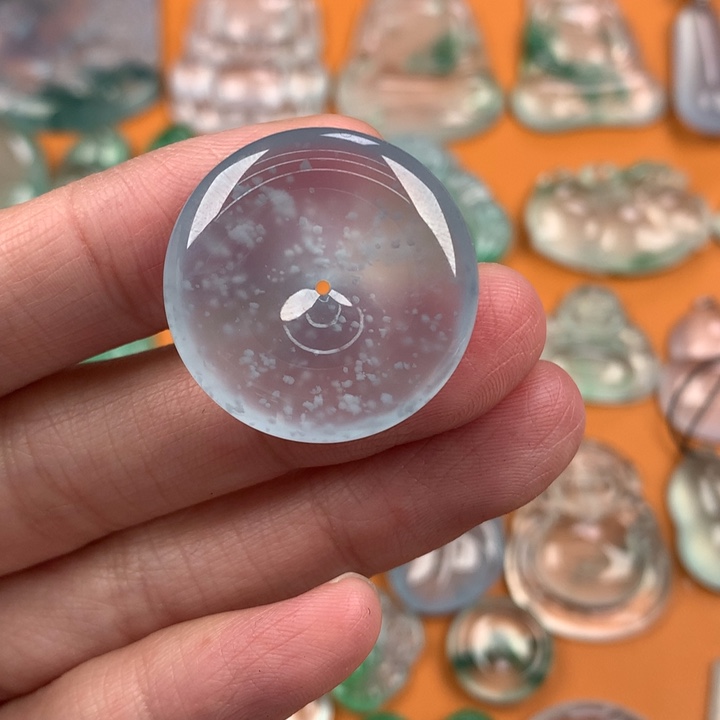 翡翠挂件未镶嵌….