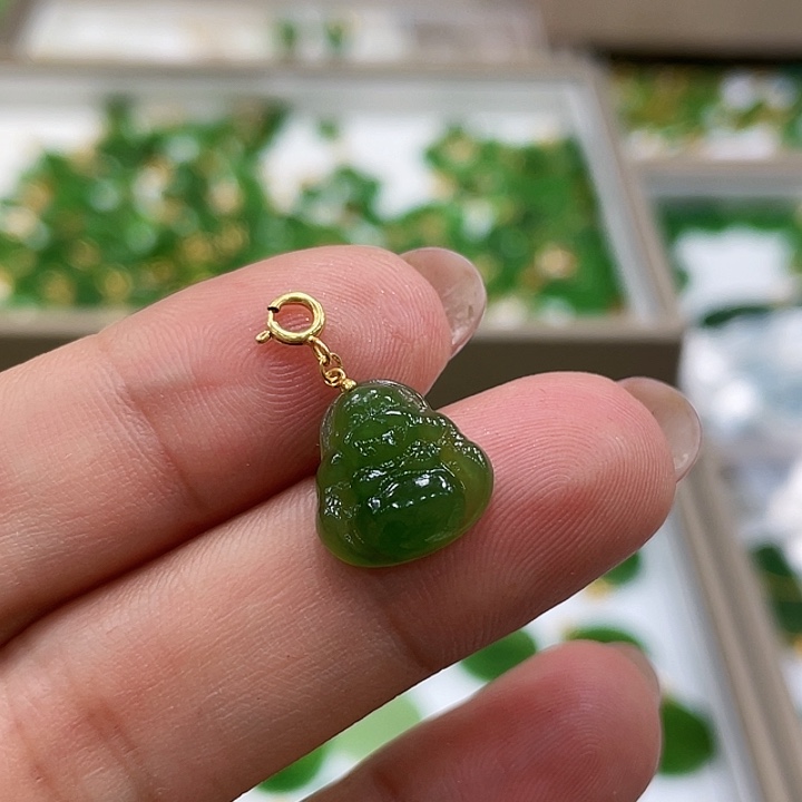 和田玉（碧玉）18K金镶嵌颈饰颜色多样性发货拍一发一