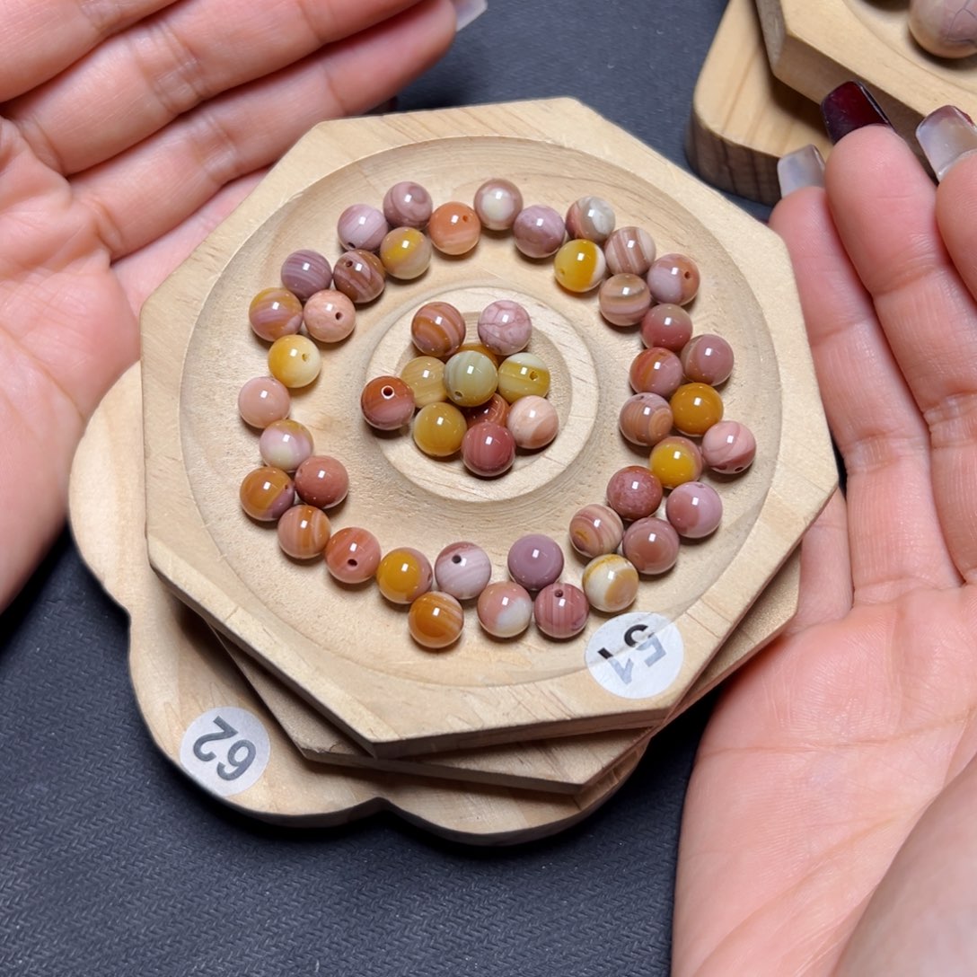 南***榴石英质玉未镶嵌手链135