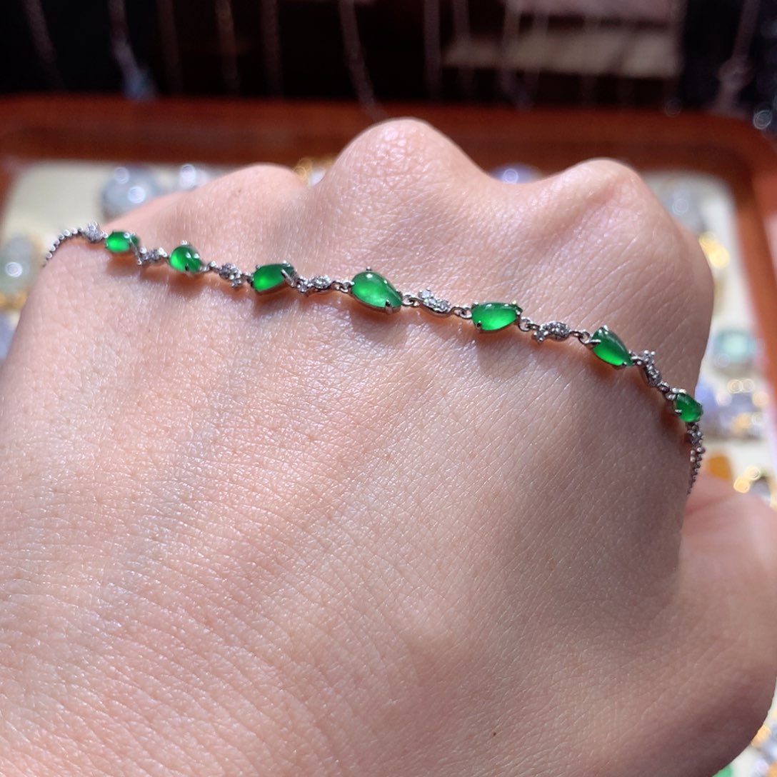 翡翠挂件18K金镶嵌安*翡翠