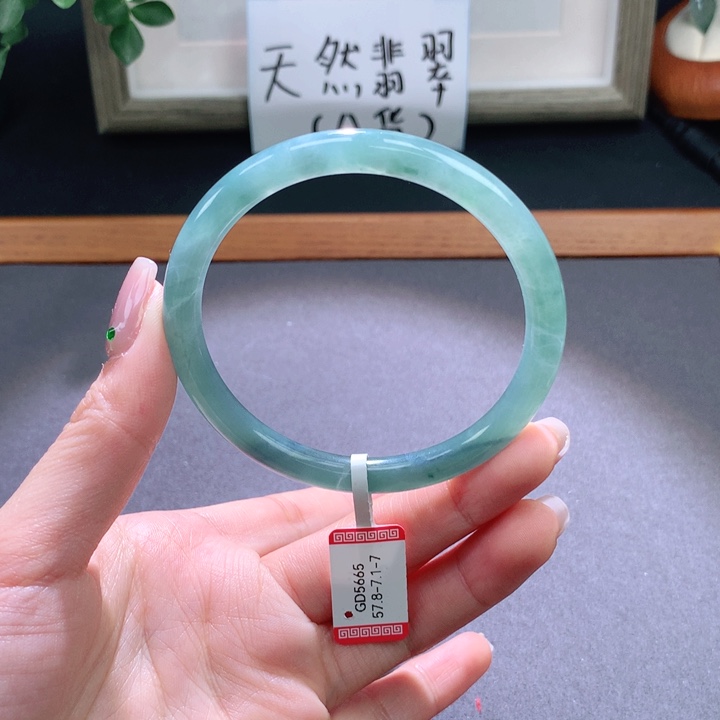 翡翠手镯未镶嵌天然翡翠手镯