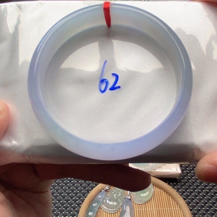 翡翠未镶嵌手镯.8