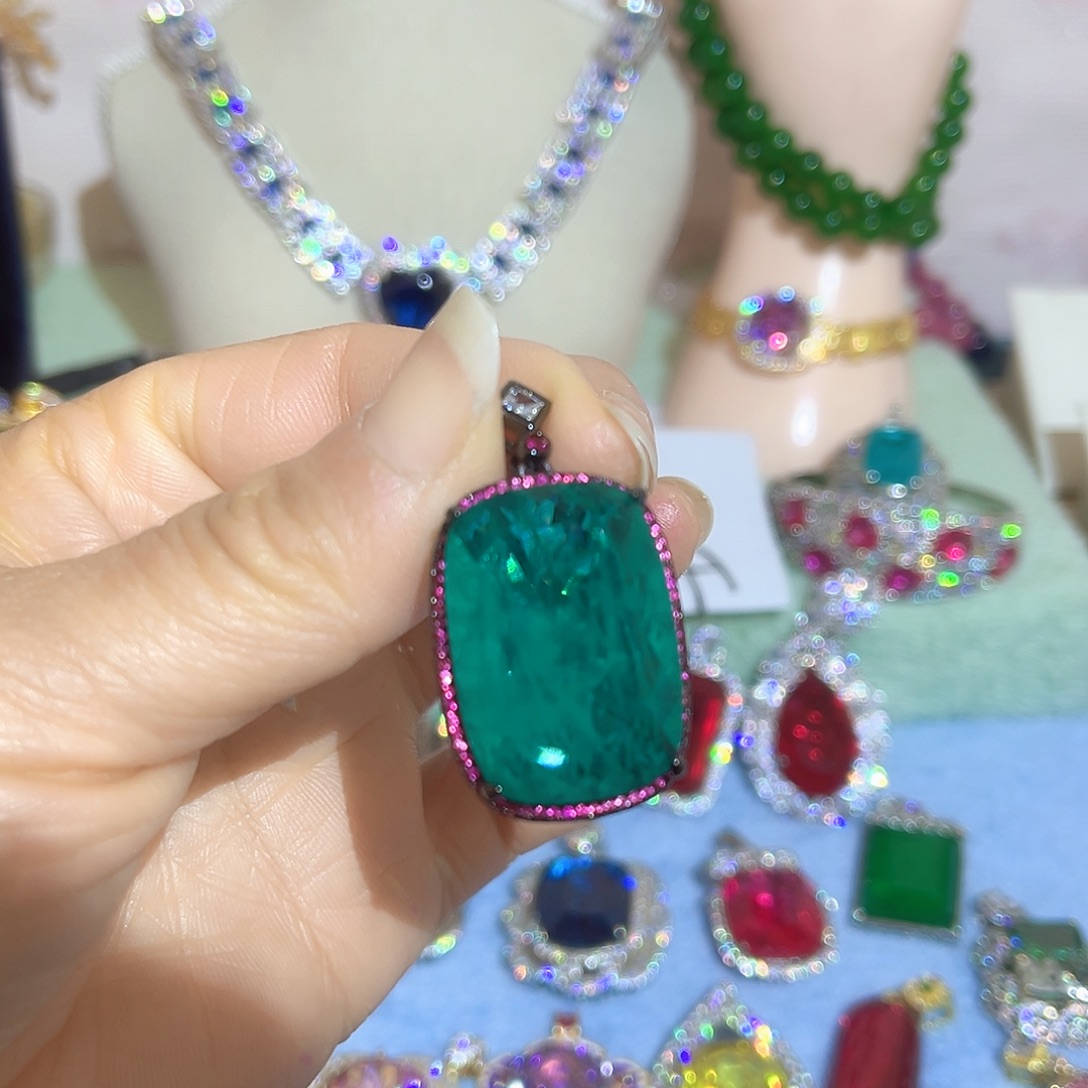 钨金璀璨夺目耀眼