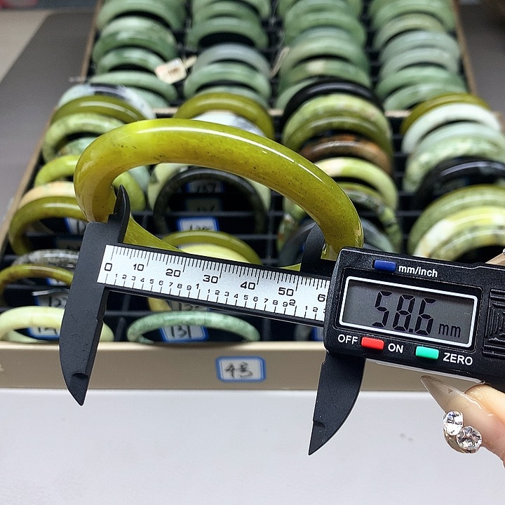未镶嵌蛇纹石玉手镯134