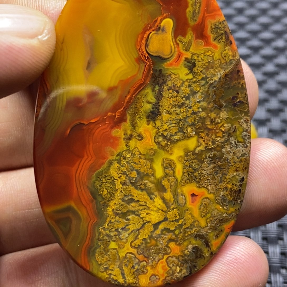 上***定玛瑙/玉髓未镶嵌颈饰