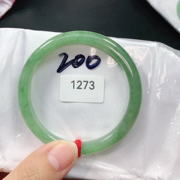 翡翠手镯未镶嵌天然翡翠手镯02