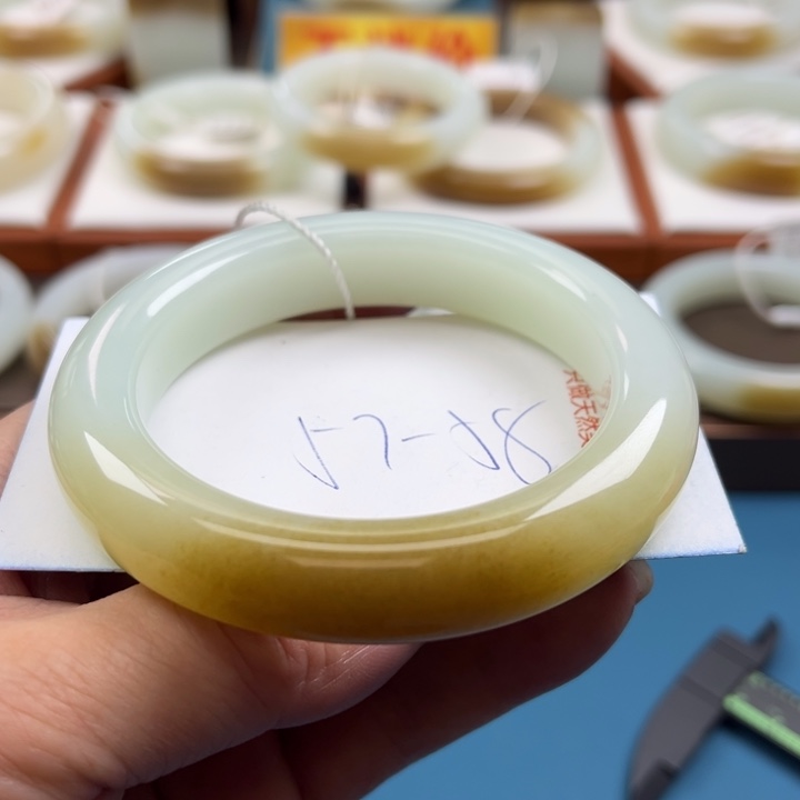 和田玉（糖玉）手镯未镶嵌